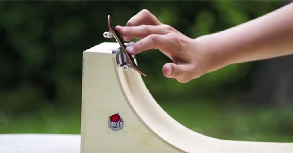 Finger Skateboard and Ramp 6 2 Finger Skate Show Off Your Finger Ideal for Skateboarding Image Training Accessories, Sections, Combos, Park,