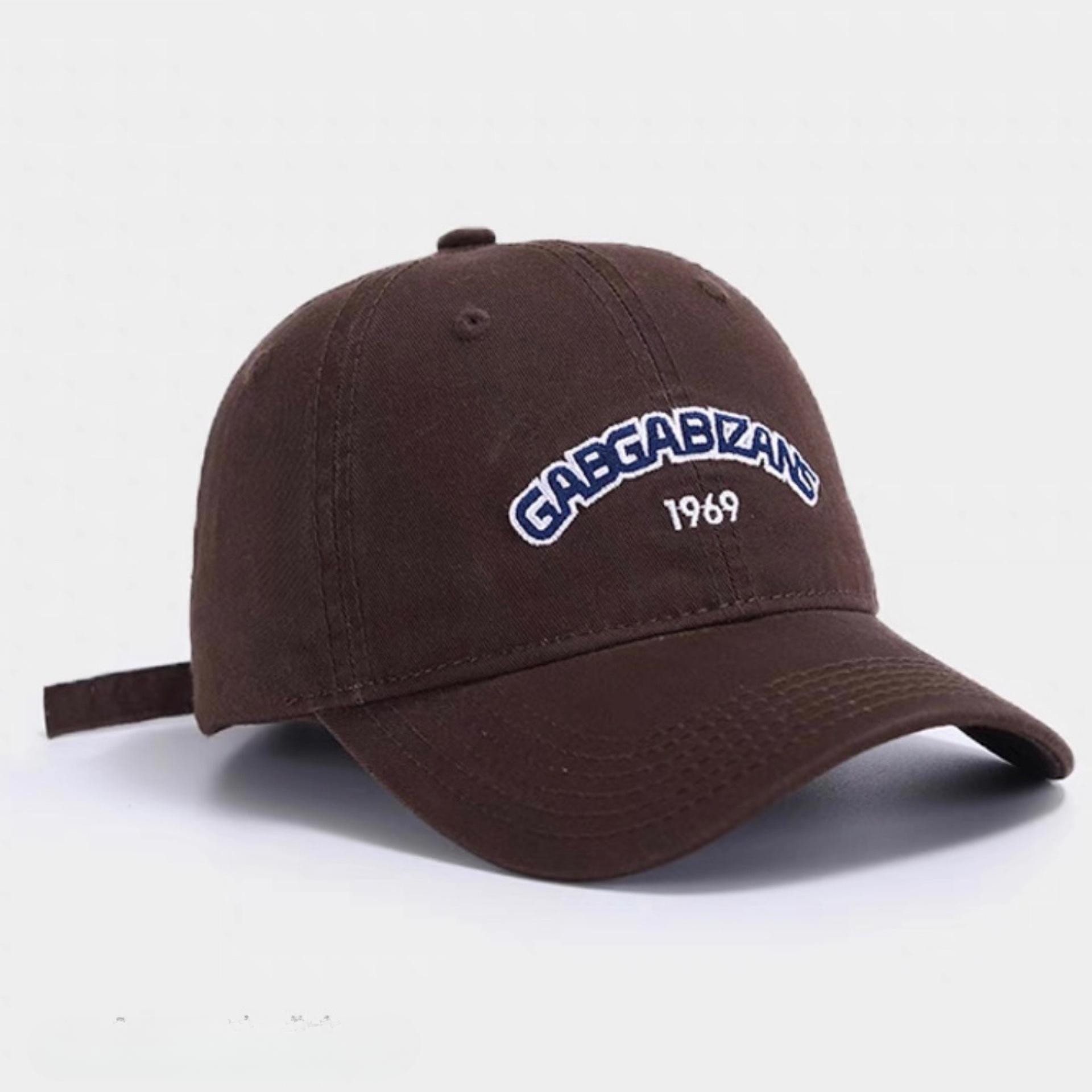 

A New Spring Style of Wide Brimmed Baseball Cap with A Round Face for Women and A Wide Brimmed Baseball Cap for Men Adjustable