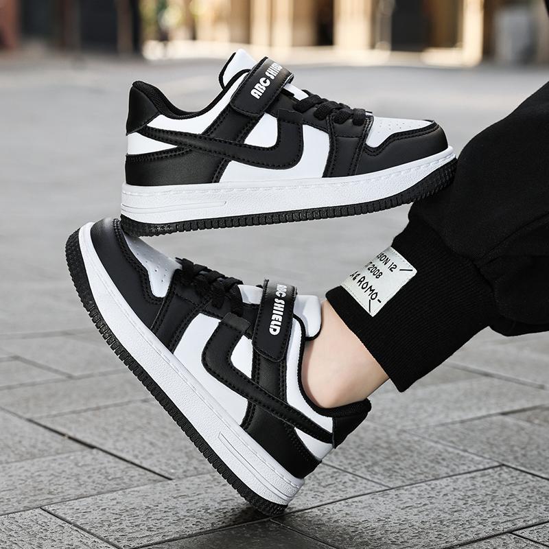 Children's sports shoes 2025 autumn new fashionable casual shoes soft soled anti slip trendy board shoes
