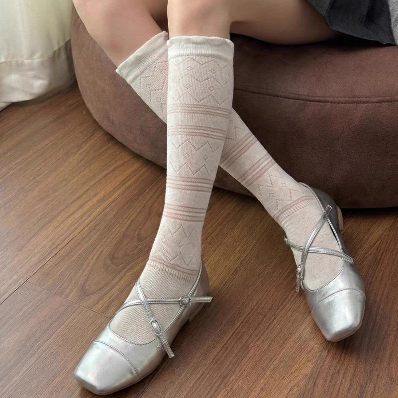 Summer Lightweight Ankle Socks for Children in Gray Ballet-style Long Stockings with Mesh Holes and Hollowed-out Design, Featuring A Simple Style.