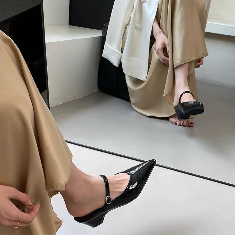 

Fashion New Style Punk Gothic Metal Buckle Low Heels Sandals Women Pointed Toe Thick Heeled Summer Slippers Woman Platform Muller Shoes 35