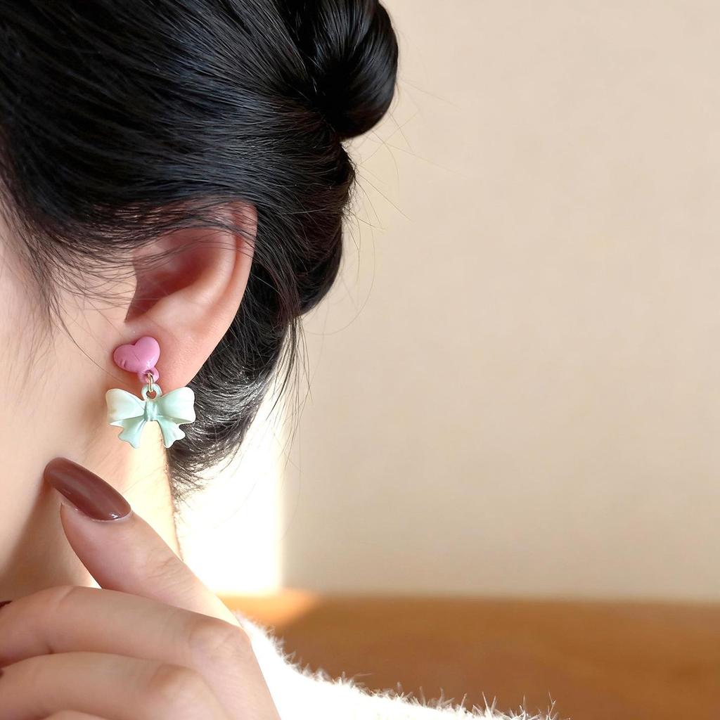 Niche Fresh Gradient Bow & Heart Stud Earrings - Sweet Energetic Pink Mosquito Coil Ear Clips