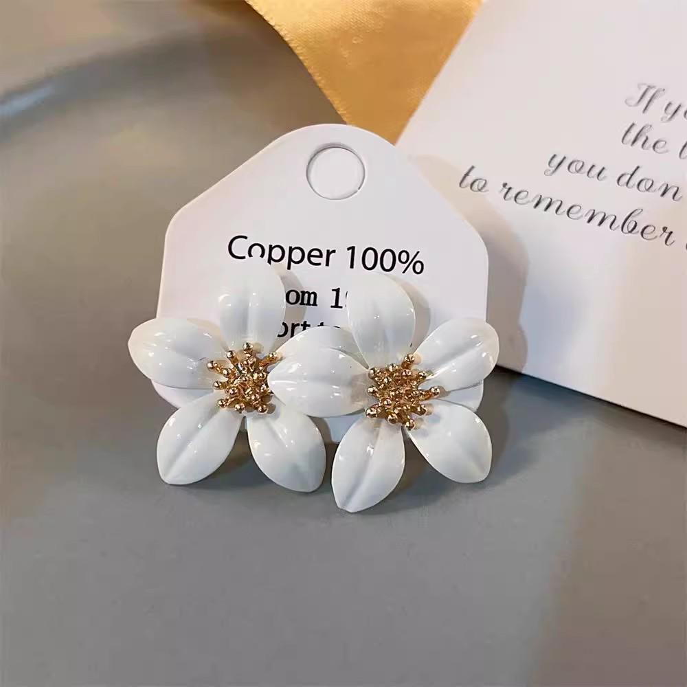 2025 Spring/Summer Floral Pearl Stud Earrings - Elegant Women's Light Luxury Edition