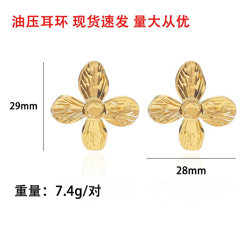 

European and American retro four-petal petal earrings stainless steel K gold-plated earrings medium ancient style personalized titanium jewelry Ready to ship золотой