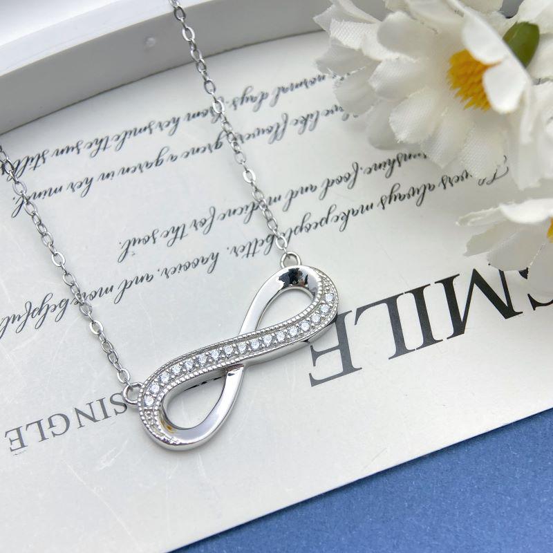 Mobius 8-Shaped S925 Sterling Silver Good Luck Infinity Necklace for Women - European and American Fashion 925 Silver