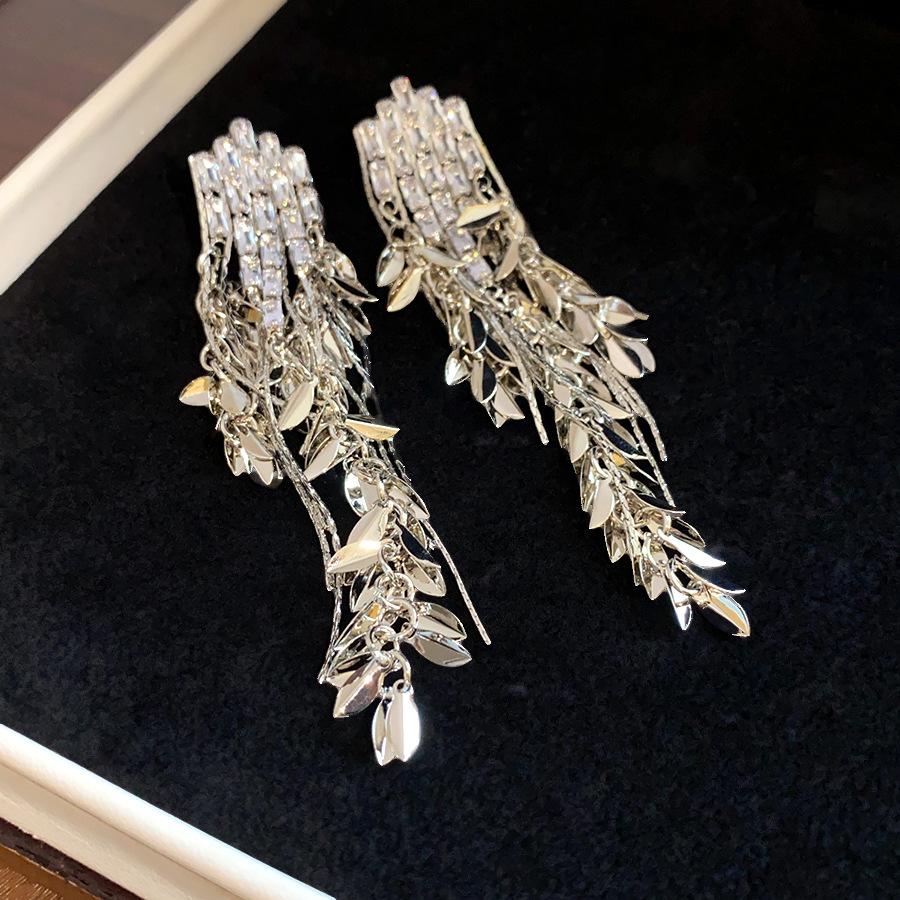 

Silver needle zircon wheat ear leaf fringed earrings European and American exaggerated high-end stud earrings fashion earrings design sense niche
