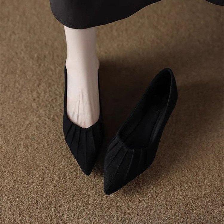 Chaussures simples à bout pointu et décolleté peu profond, tempérament rétro, talon plat, ressort neuf, avec jupe, Mary Jane