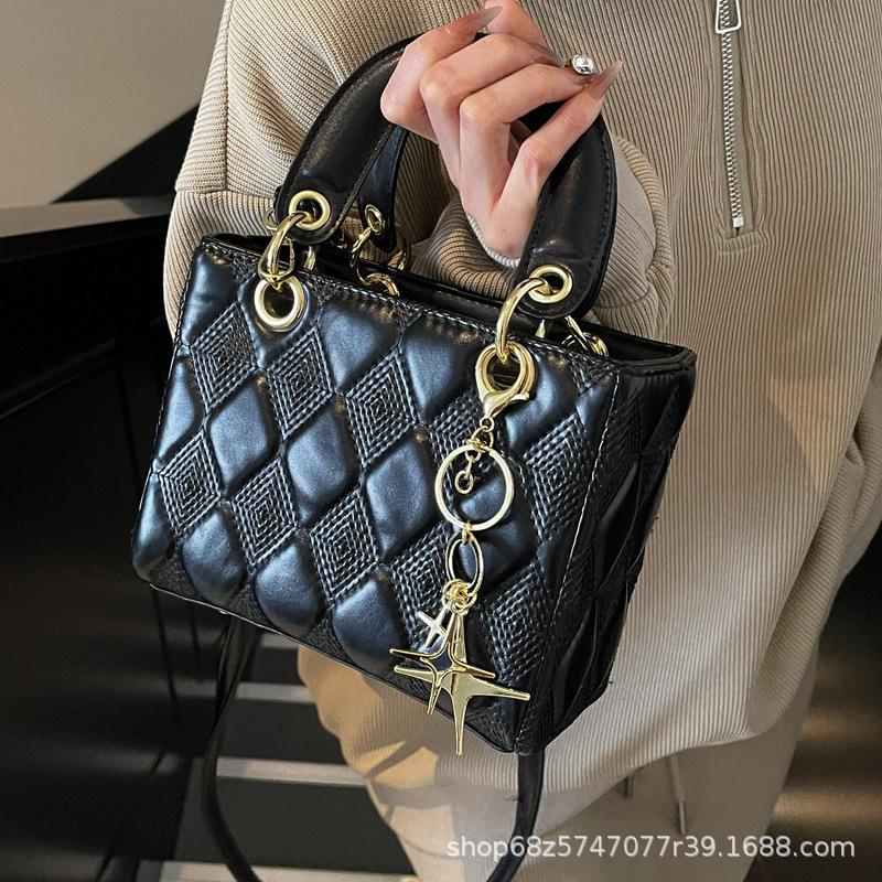 High-end fashion Dai Fei bag women's bag 2025 new commuter diamond handbag niche design one-shoulder crossbody bag
