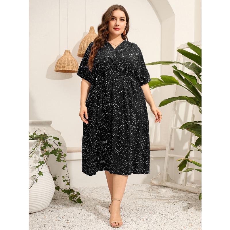 Летнее женское платье размера плюс с v-образным вырезом и коротким рукавом — фото 6