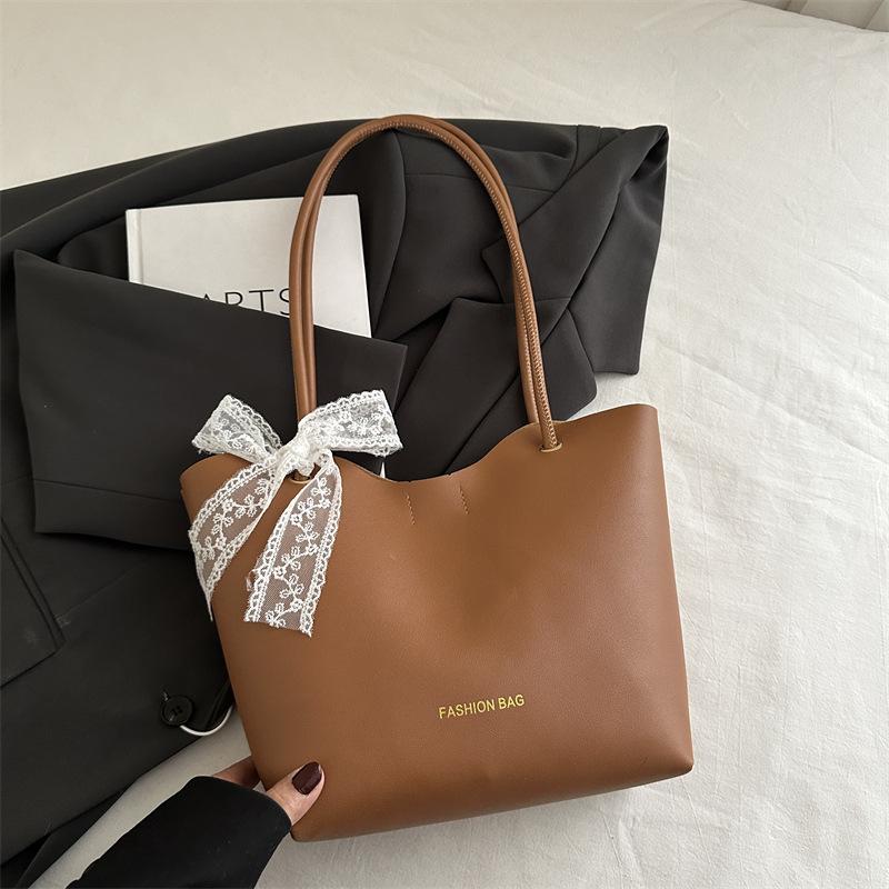 

Premium sense of foreign style large capacity shoulder bag women s 2025 new spring and summer versatile underarm bag simple tote bag коричневый