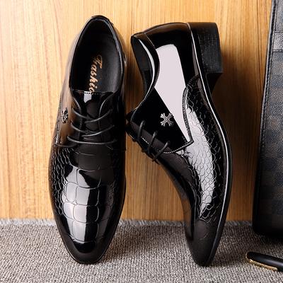 Scarpe Oxford da uomo Scarpe da sposa di lusso in pelle verniciata Scarpe eleganti a punta Classiche