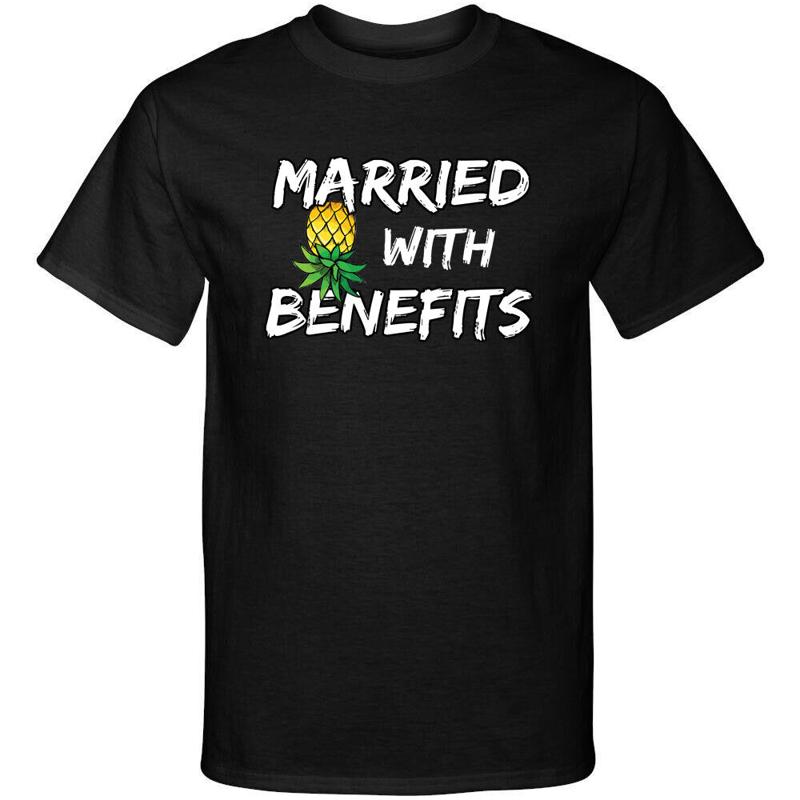 

Married with Benefits Upside Down Pineapple Swingers Lifestyle Tee Shirt T Shirt 5XL різнокольоровий