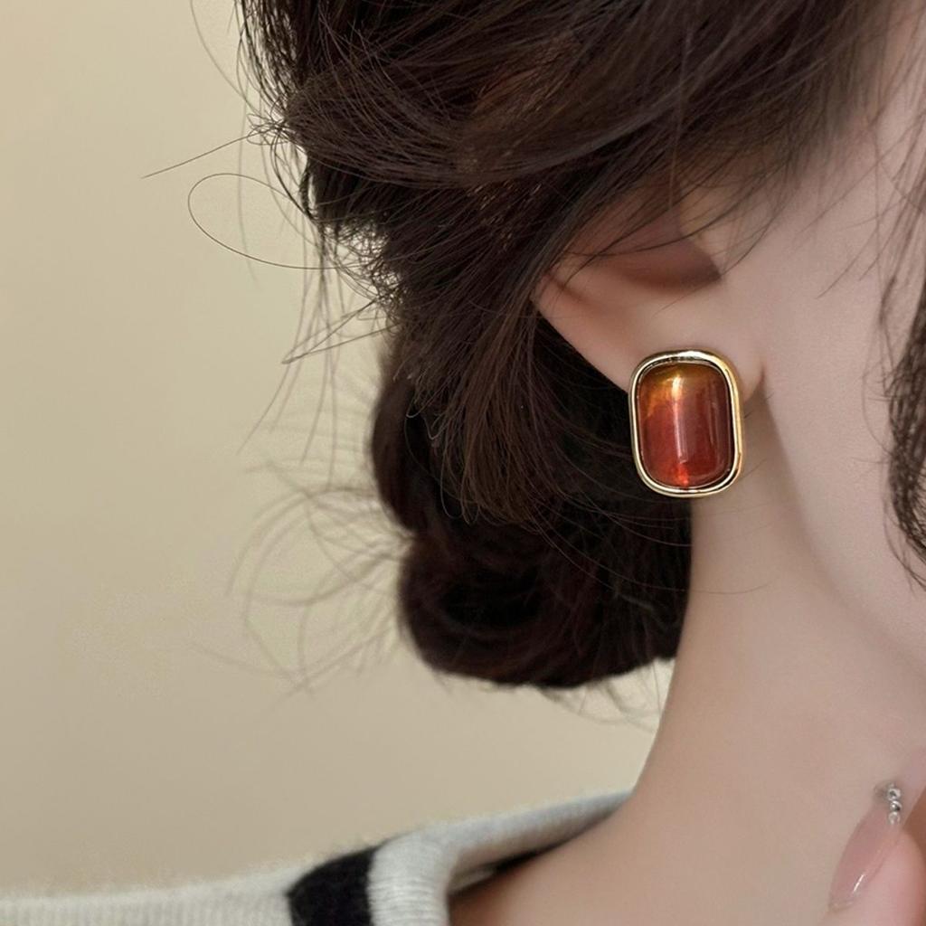 1011 New Maillard Amber Stud Earrings Women's Niche Design High-end Earrings 1011 New Popular Earrings