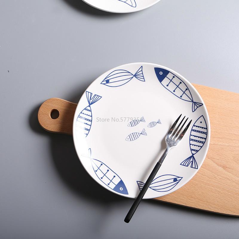 Piatto Creativo in Ceramica Occidentale per Bistecca Dipinto a Mano con Motivo a Pesce Piatto Domestico di Alta Qualità da 8 Pollici Piatto Rotondo