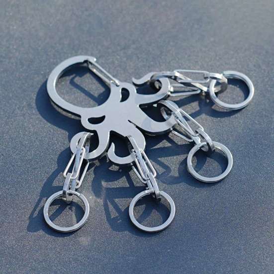 Schlüsselanhänger aus Edelstahl mit Oktopus-Motiv und abnehmbaren S-förmigen Haken. Robuster, tragbarer Autoschlüsselhalter für Outdoor-Camping, Karabiner mit Metallschnalle zum Aufhängen.