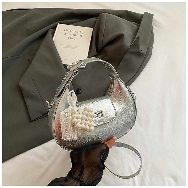 Sense of Hand Crescent Shoulder Bag: 2025 New Niche Design Dumpling-Style Crossbody for Women.