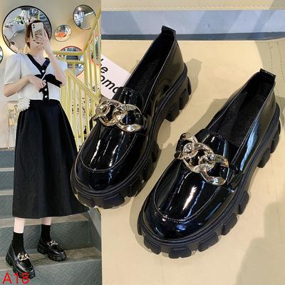 Fashion 2024 Women Spring New Black Platform Flats Shoes Women Loafers Slip On Boat Shoes Metal Chain Designer Casual Leather Oxfords
