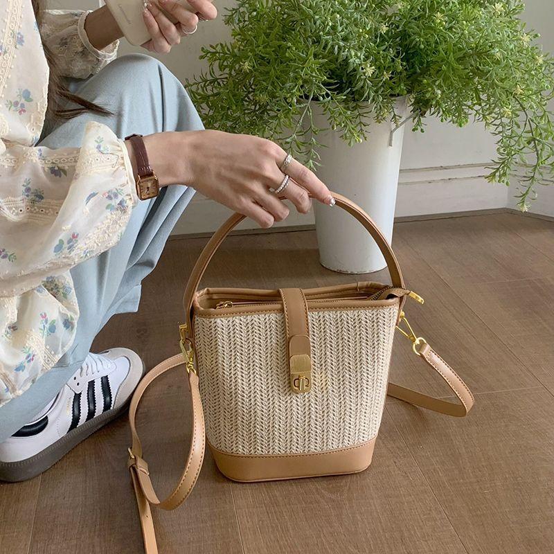 Koreanischer Ins Lässiger Gewebter Stroh Gewebter Beutel Damen Neuer Urlaubsstil Modische Handheld Crossbody Bag Eimerbeutel