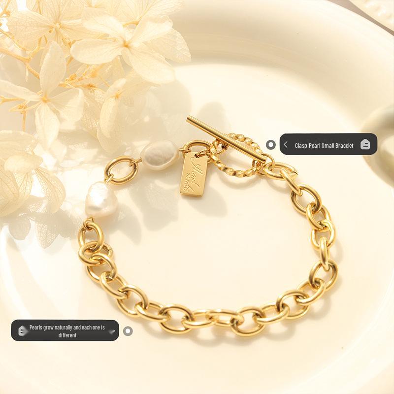 Europäisches & Amerikanisches OT Schnallen Geometrisches Quadratisches Plättchen Gold Armband mit Süßwasserperlen für Damen