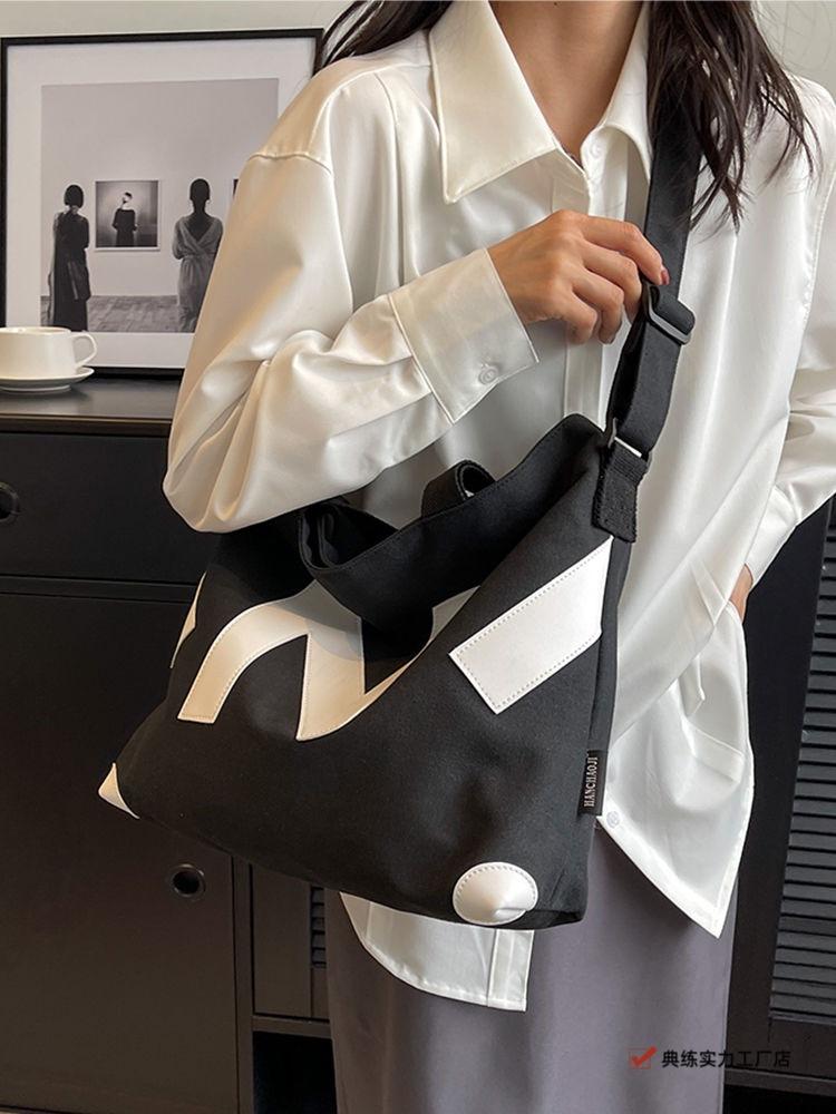 Canvas bag women's new fashionable large-capacity class commuter messenger tote bag student casual tote bag