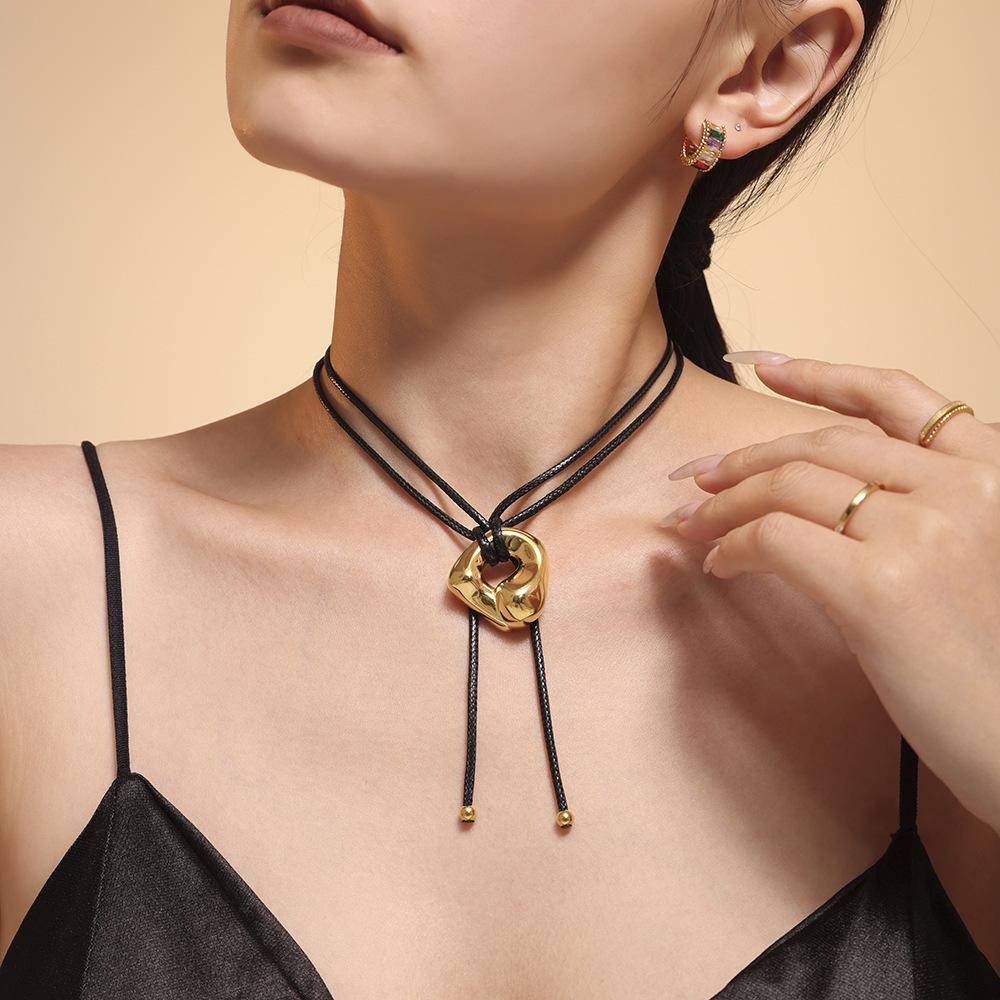 Qiong Yao Stainless Steel Curved Pendant Necklace with Black Leather Cord, Adjustable Length, Simple High-End Design for Women.
