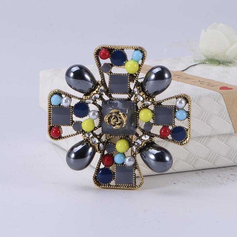 Retro Baroque Exaggerated Cross Brooch - Multifunctional Fashion Accessory