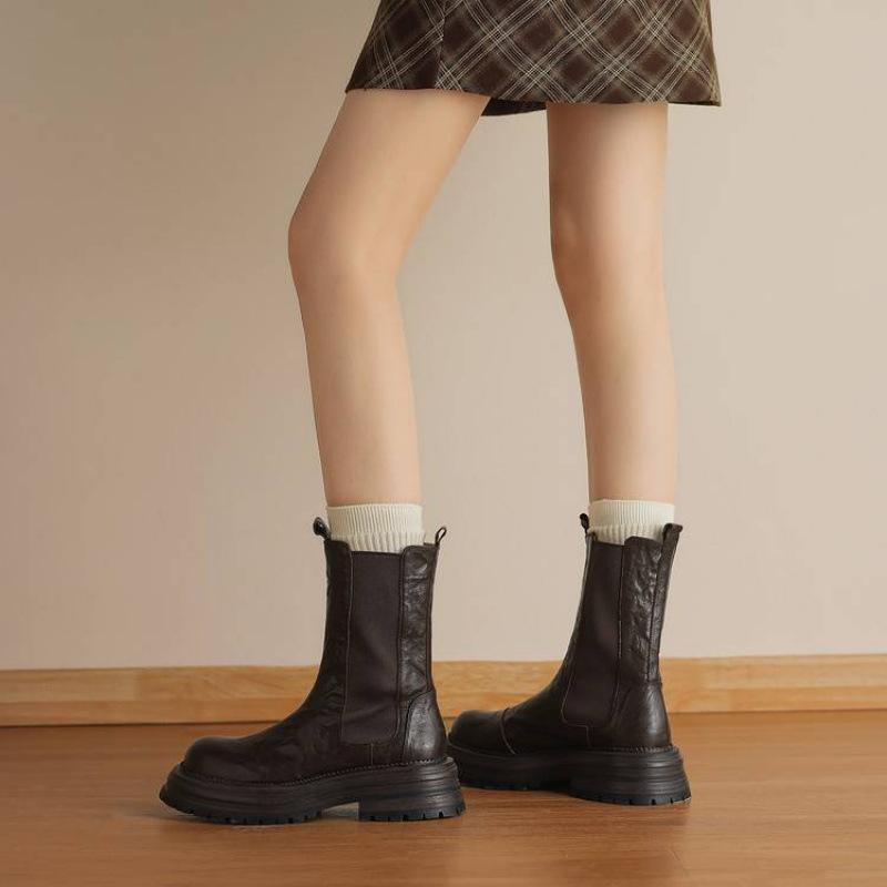 

Осенне-зимние женские кожаные ботинки на толстой подошве большого размера однотонные из овчины полусапожки на среднем каблуке нескользящие женские ботинки новый ботинок Мартин 40