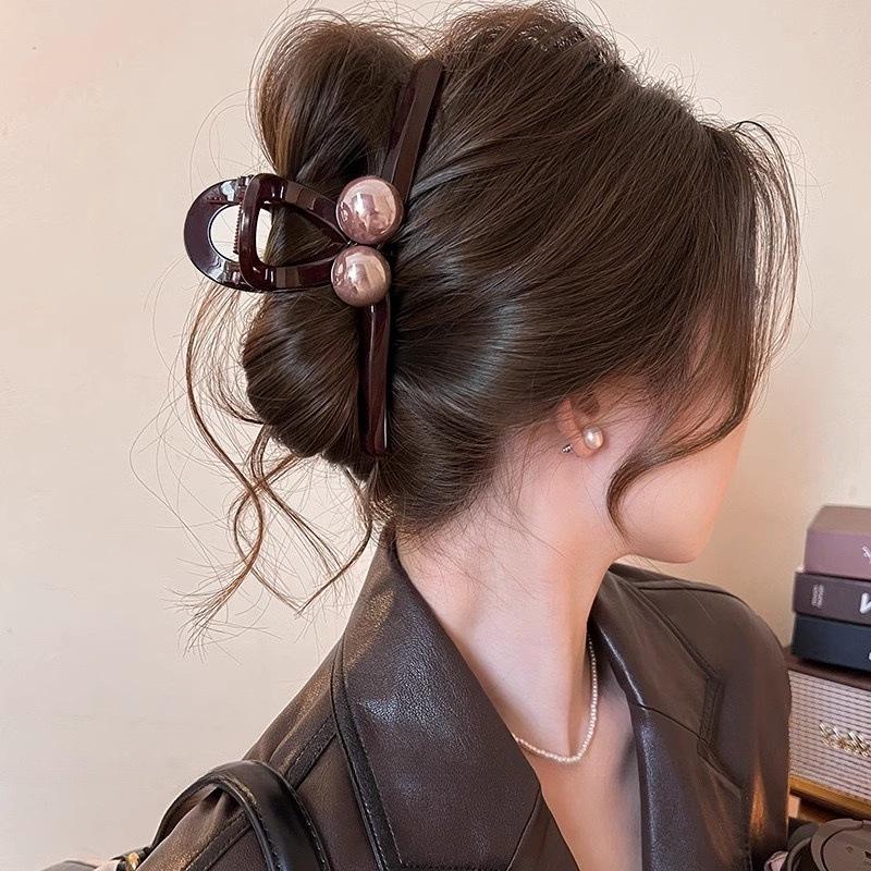 

2024 Женская роскошная заколка для волос с жемчугом для осени/зимы - Большая заколка-акула для причесок пучок