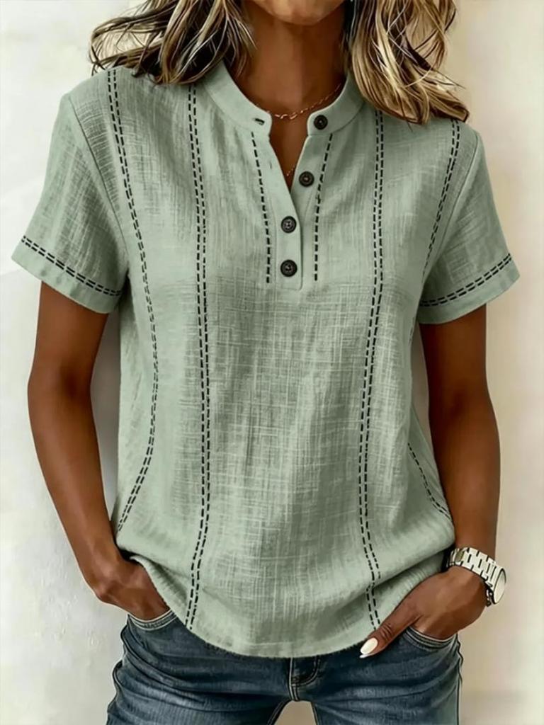 Camicetta da donna Henley a maniche corte con cuciture a contrasto, azzurro chiaro, top casual con bottoni sul davanti, scollatura rotonda, tinta unita