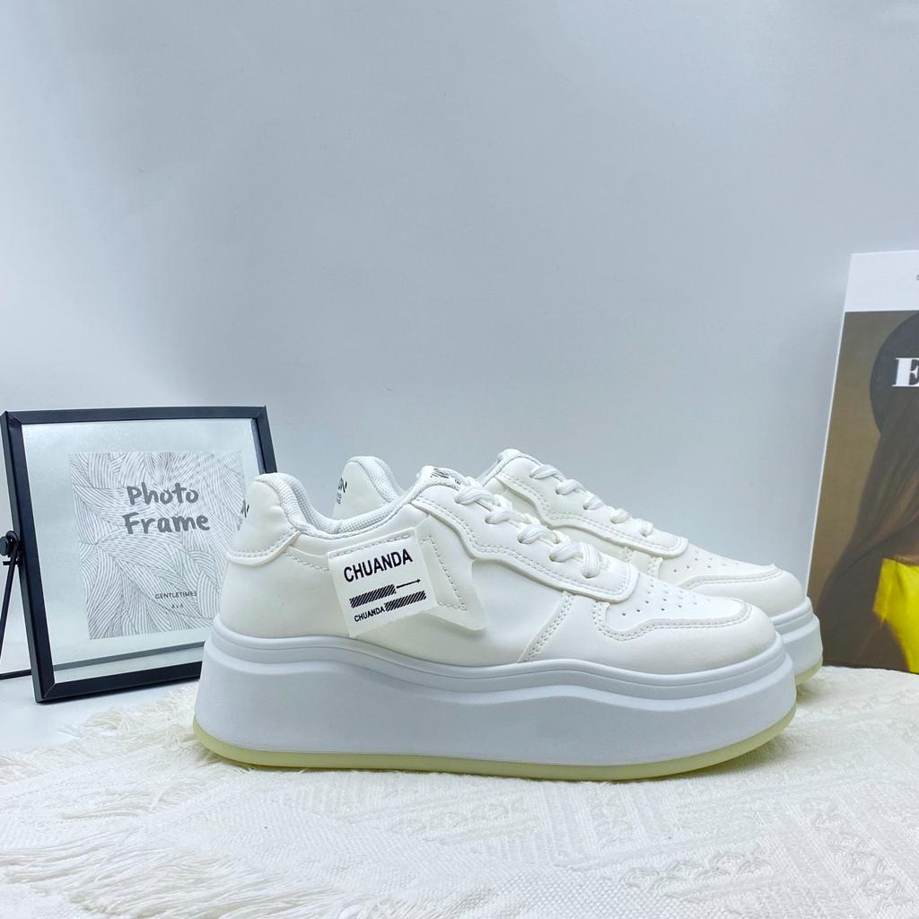 2025 New Autumn Explosion White Shoes Women's Niche Design Sports Shoes Thick Baseplate Shoes Small People Show Height