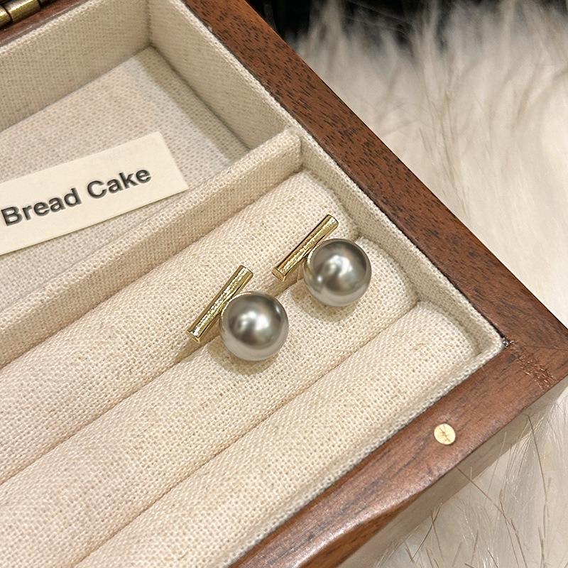 Vintage Brown Imitation Pearl Stud Earrings For Women Elegant Round Bead Temperament Earrings Jewelry Daily Wear Accessories