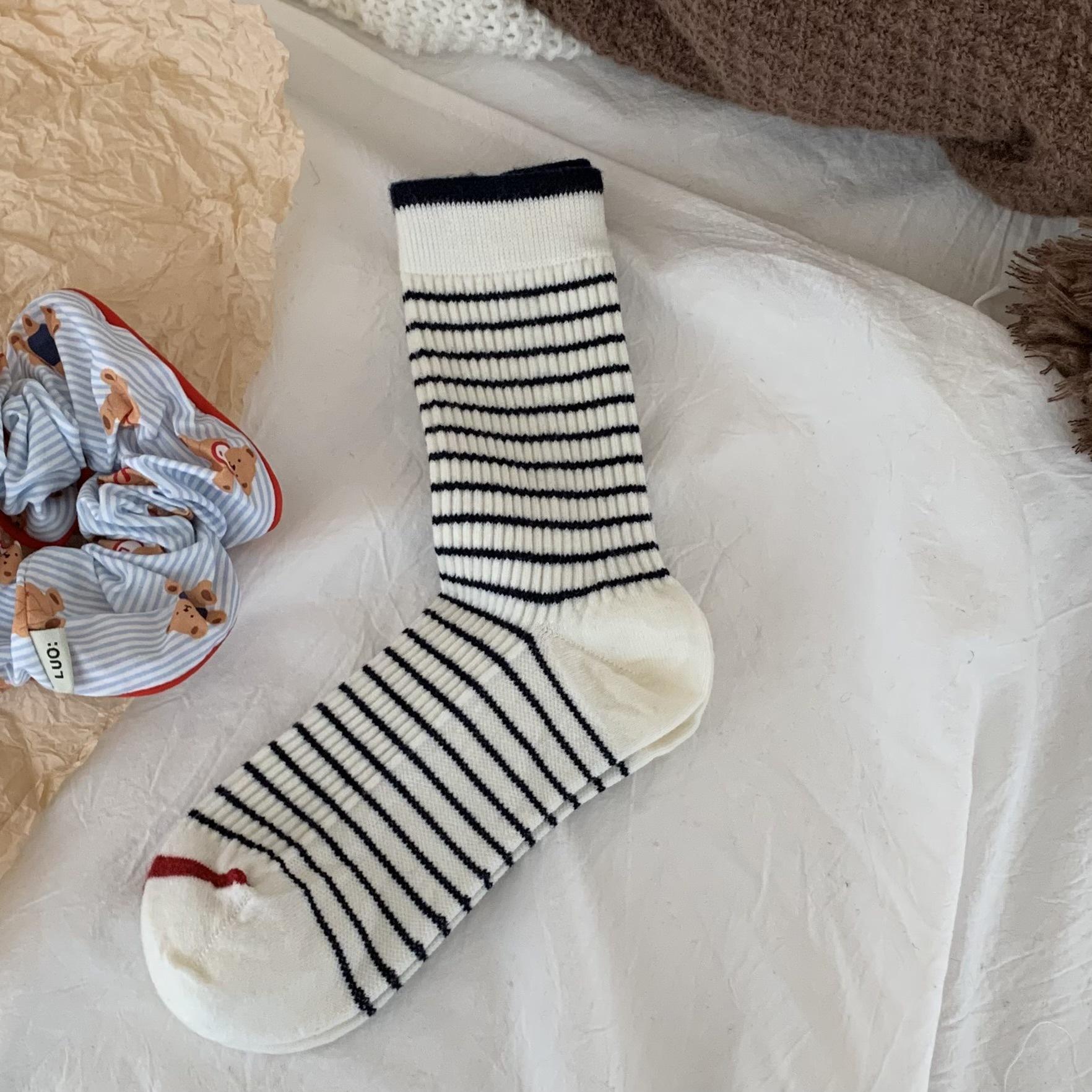 

Silk Wool Slightly Pressed Boneless Striped Socks Mid-Tube Socks Contrasting Color Pile Socks Women individually packaged