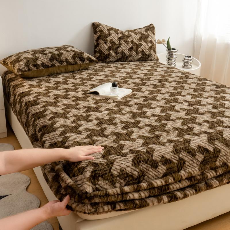 

Coral Plush Dust Cover Leopard PrintThick Rabbit Plush Bed Fitted Sheet for Autumn and Winter Warmth Mattress Protective Cover 48x74cm pillowcase