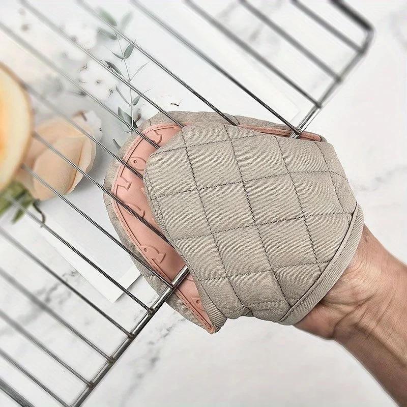 1PC Silicone Anti-hot Clamp Oven Gloves High Temperature Oven Gloves Oven Microwave Oven Handheld Warm Glove Clamp Kitchen