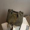 Cord-Tragetasche für Damen, modische Schultertasche mit Kette, große Plüsch-Handtasche