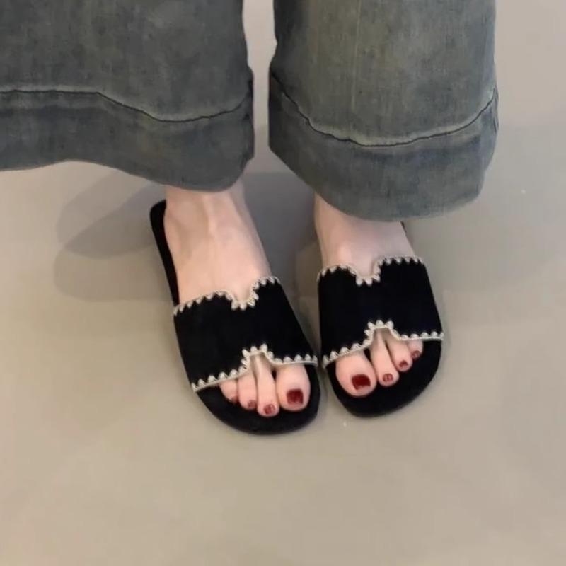 Soft flat-bottomed slippers women's summer outer wear 2025 new models with skirts French beautiful open-toed beach shoes Roman cool slippers