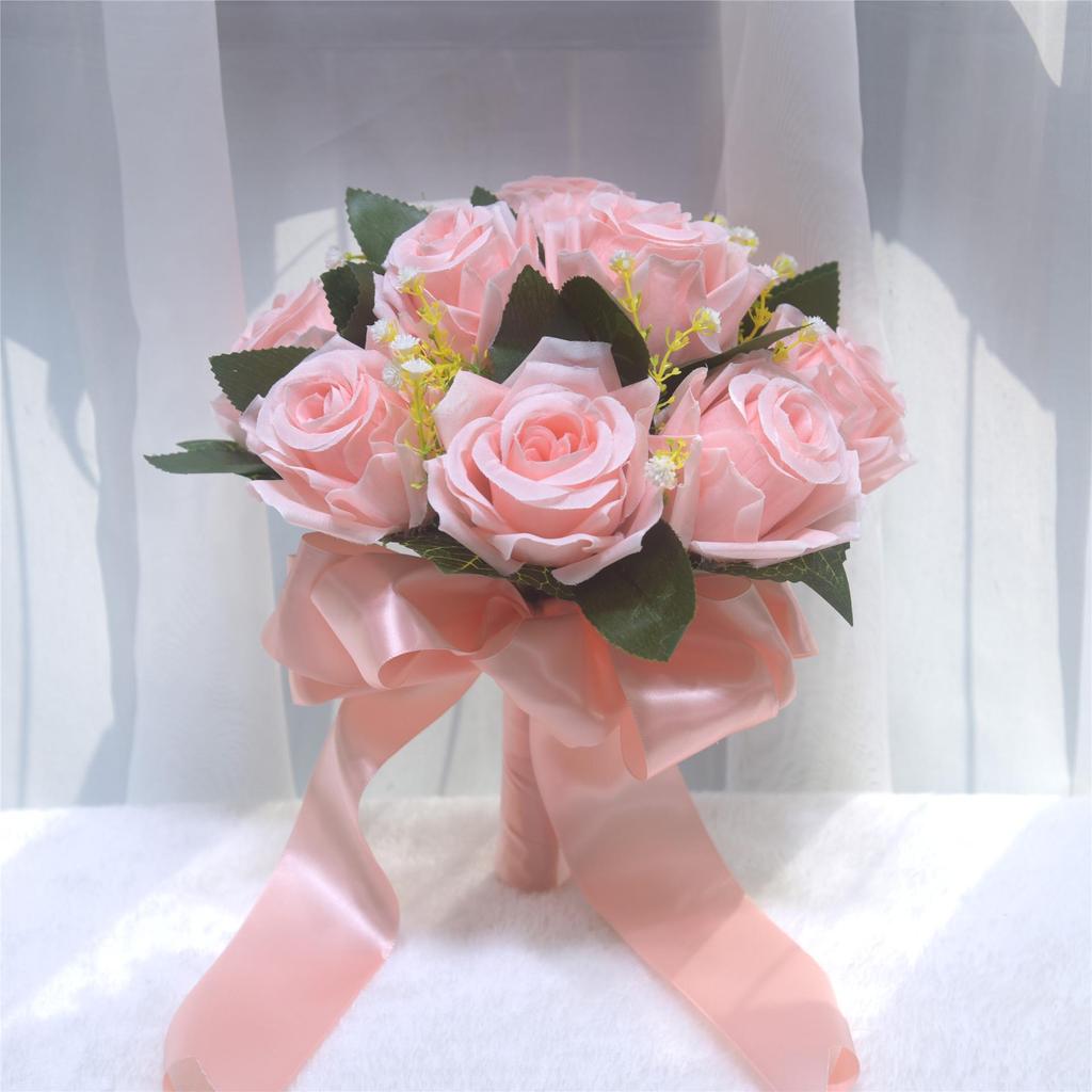 Europäisches Retro-Hochzeitsstrauß: Elegantes florales Design für Hochzeiten und Anträge