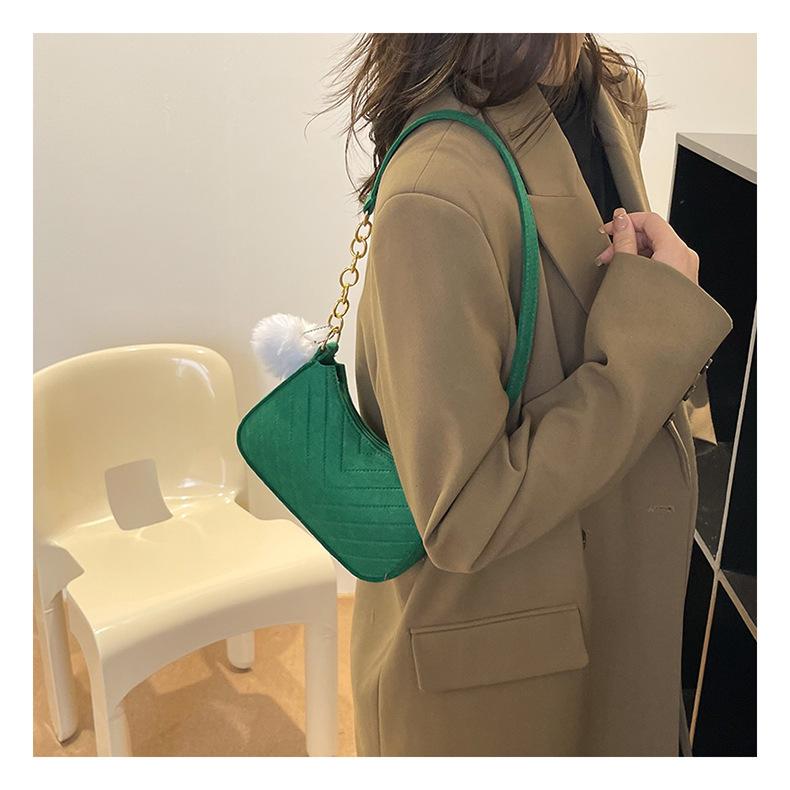 Трендовая повседневная женская сумка с ворсом — фото 13