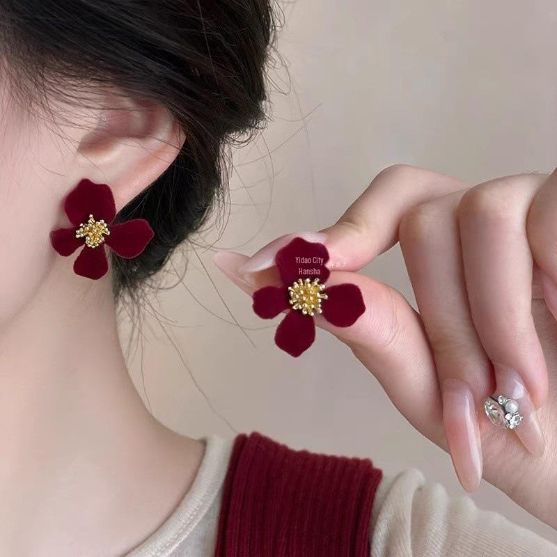 2025 New Year Red Velvet Pearl Earrings: Retro Hong Kong Style Whitening Studs for Women