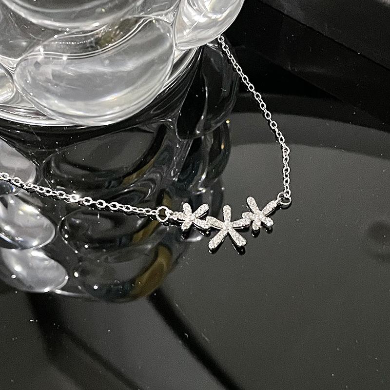 Niche Design Cold Wind Inlaid Zircon Petal Necklace Full Of Diamonds High-End Sense Simple Cold Sense Collarbone Chain
