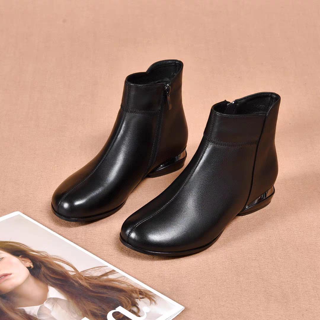 

Новые кожаные маленькие короткие ботинки женские с круглым носком из мягкой кожи ботильоны весенне-осенние одинарные ботинки зимние бархатные на плоской подошве хлопковые туфли 38