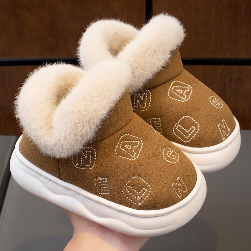 

2024 Новые зимние детские тапочки с мягкой подошвой для девочек, универсальные теплые домашние тапочки, модные повседневные детские хлопковые туфли для мальчиков, нескользящие 24-25 кофейный