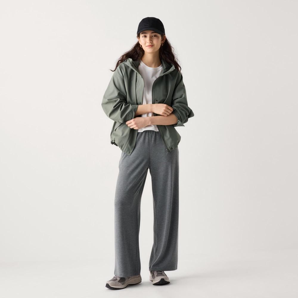 

Легкие брюки UNIQLO с мягким начесом. 09 BLACK/WOMEN S