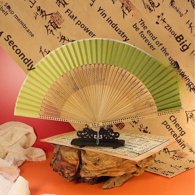 מניפה מתקפלת בסגנון עתיק Hanfu: מניפה ריקוד נשית בעיצוב סיני חדש