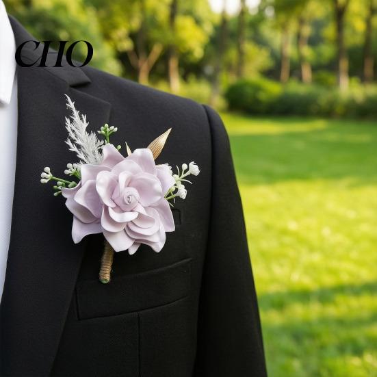 Kompaktes Rosen-Accessoire Herren Simulierte Ansteckblume Leichte Größe Anstecknadel Waldstil Natürliche Optik Anzug-Dekoration mit Grünen Blättern Rankenelementen Abschlussball