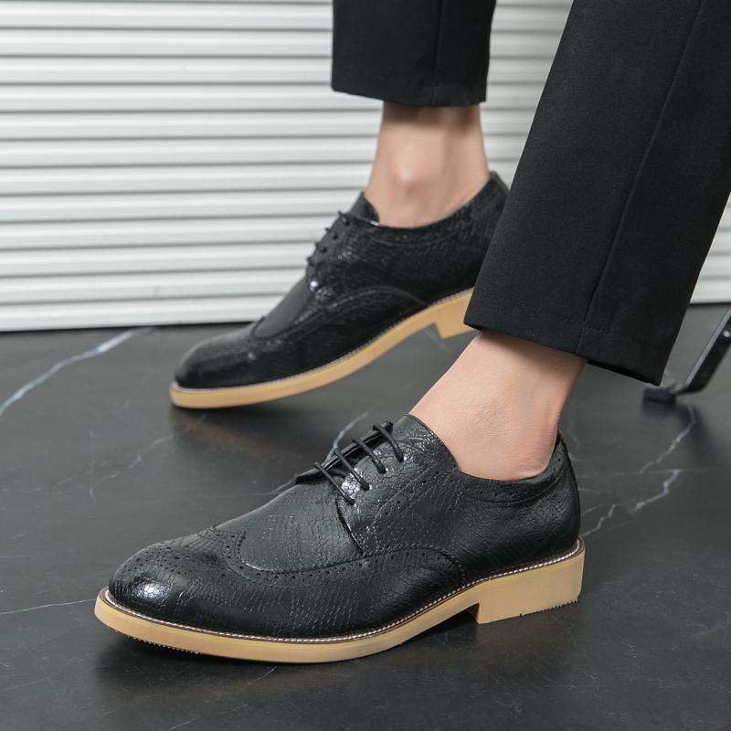 Fashion Black Brogue Business men's leather shoes Classic British Fashion Styles Formal party or wedding Handsome adult shoes 38-47