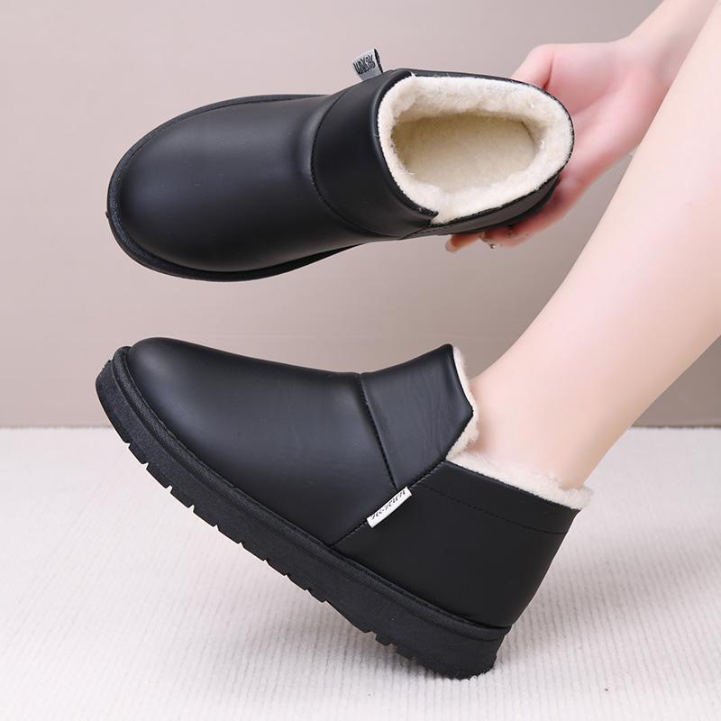 Winter Women's Fleece-Lined Thickened Short Boots, Slip-On Fashionable Casual Snow Boots, Comfortable Flat Shoes for Middle-Aged and Elderly People