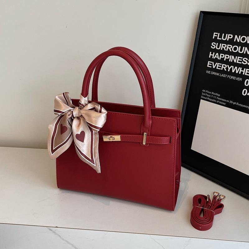 

2025 autumn new fashionable red commuter handbag bag high value simple casual shoulder messenger bag bag women