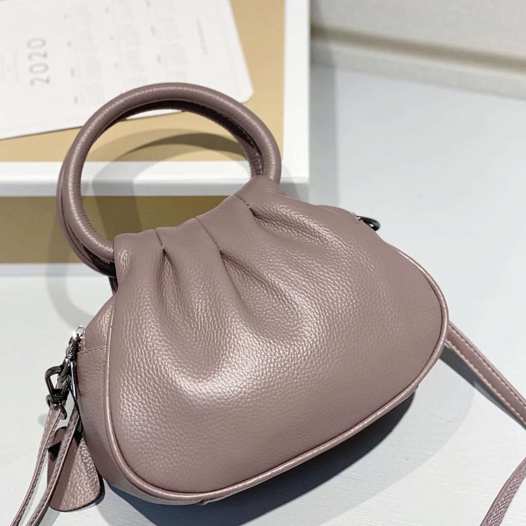 Bolsa Feminina de Couro Genuíno 2025 Nova Retrô Couro Bovino Camada Superior Bolsa de Mão Simples Versátil Tote Fabricante