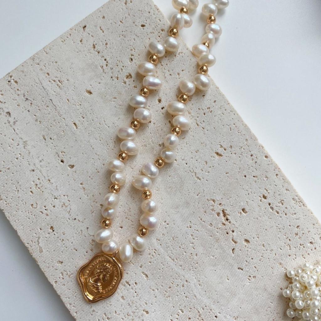 Small Fresh Pearl Stone-shaped Pearl Chain Body Queen Tag Necklace High-end Design Temperament